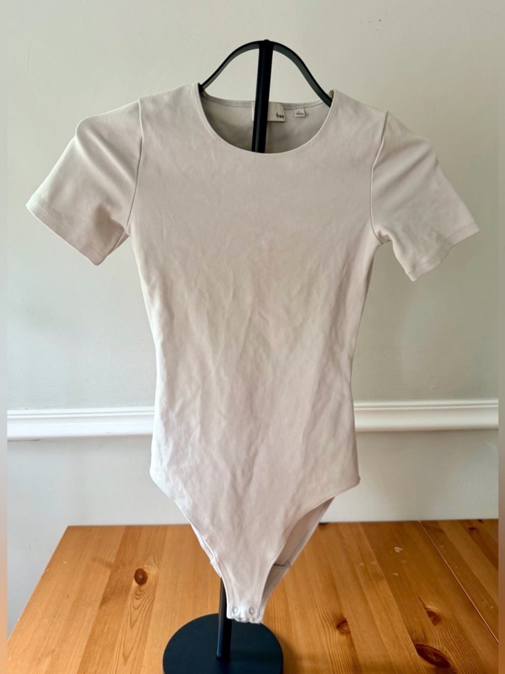 Wilfred Cream Short Sleeve Scoop Neck Bodysuit